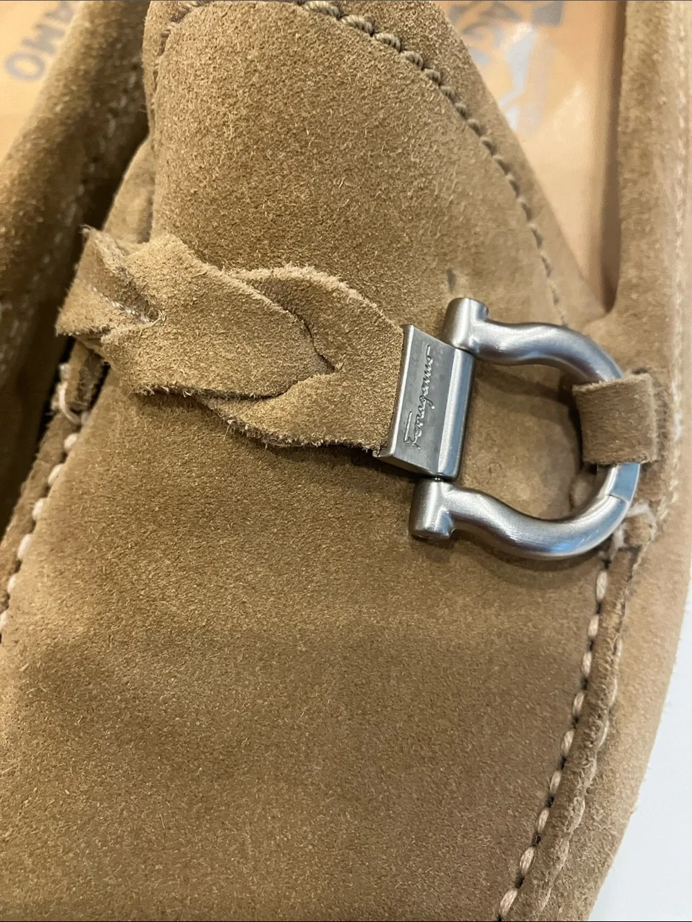 Ferragamo Men's Driving Moccasin Tan Suede w/ Silver Tone Accents Sz 8D - EUC